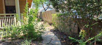 Cute & Quiet Garage Apt Home