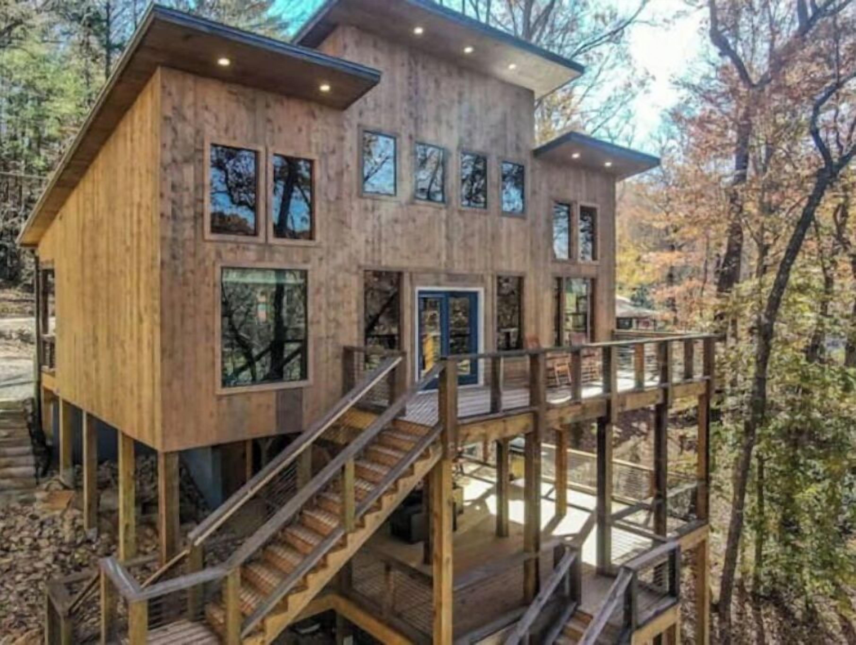 Summer on the River-Modern home near orchards & wineries