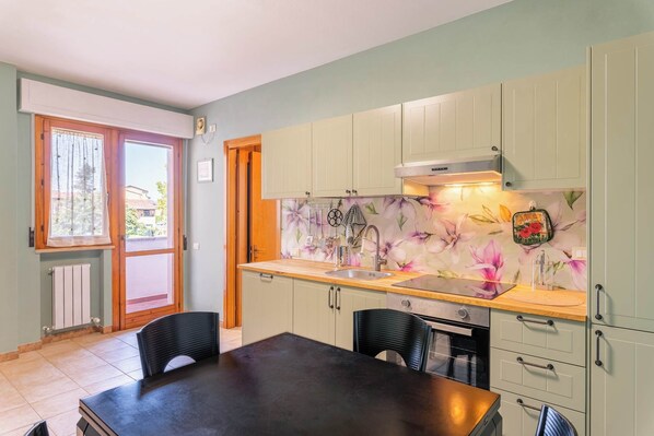 Réfrigérateur, four, lave-vaisselle