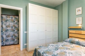 1 chambre, fer et planche à repasser, Wi-Fi gratuit, draps fournis
