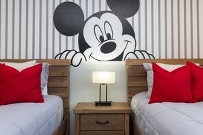 4 bedrooms, desk, iron/ironing board, travel crib - Special Offer Resort style & free Waterpark 1150 (Kissimmee)