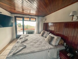 Presidential Suite | In-room safe, desk, free WiFi, bed sheets