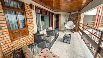 Suíte presidencial | Cofres nos quartos, escrivaninha, Wi-Fi de cortesia, roupa de cama