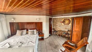 Suite – president | Safe på rommet, skrivebord, wi-fi (inkludert) og sengetøy