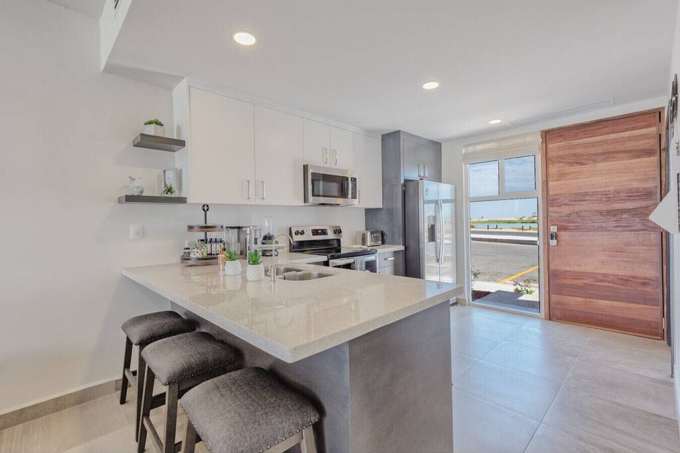 冰箱、微波炉、烤箱、炉灶