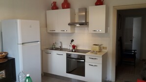 A kitchen with white cabinets, a stainless steel range hood, a sink, and a toaster. - Panoramic penthouse a few meters from the sea and the promenade of Terracina (Terracina)