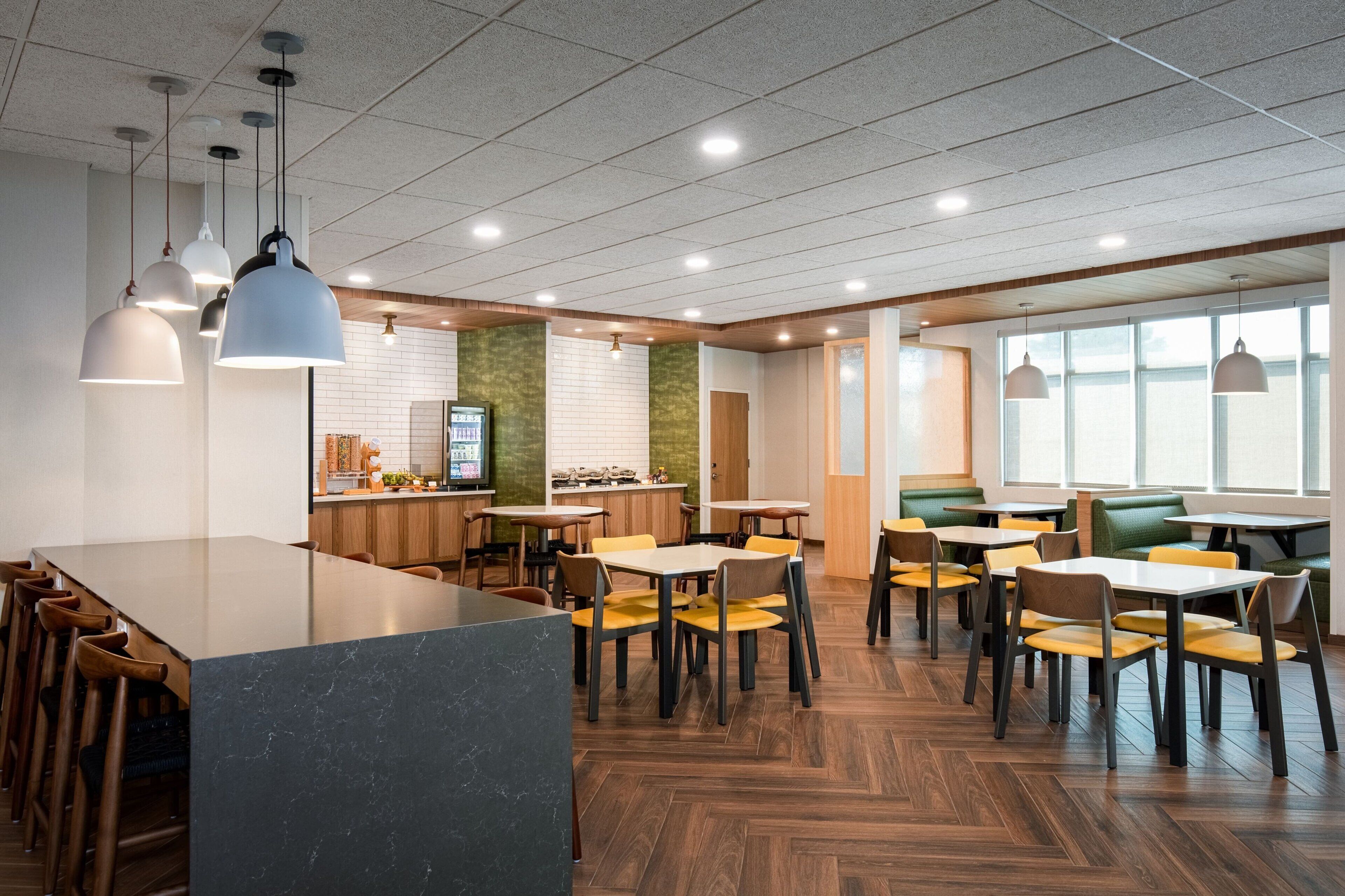 朝食 (コンチネンタル ブレックファスト)、毎日提供 (無料)