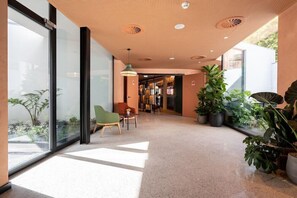 Lobby - The Editory Garden Baixa Porto Hotel (Porto)