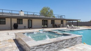 Outdoor spa tub - 30456 San Tan (San Tan Valley)