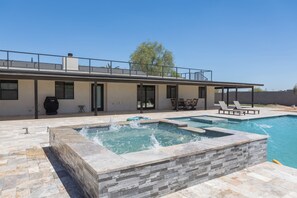 Outdoor spa tub - 30456 San Tan (San Tan Valley)