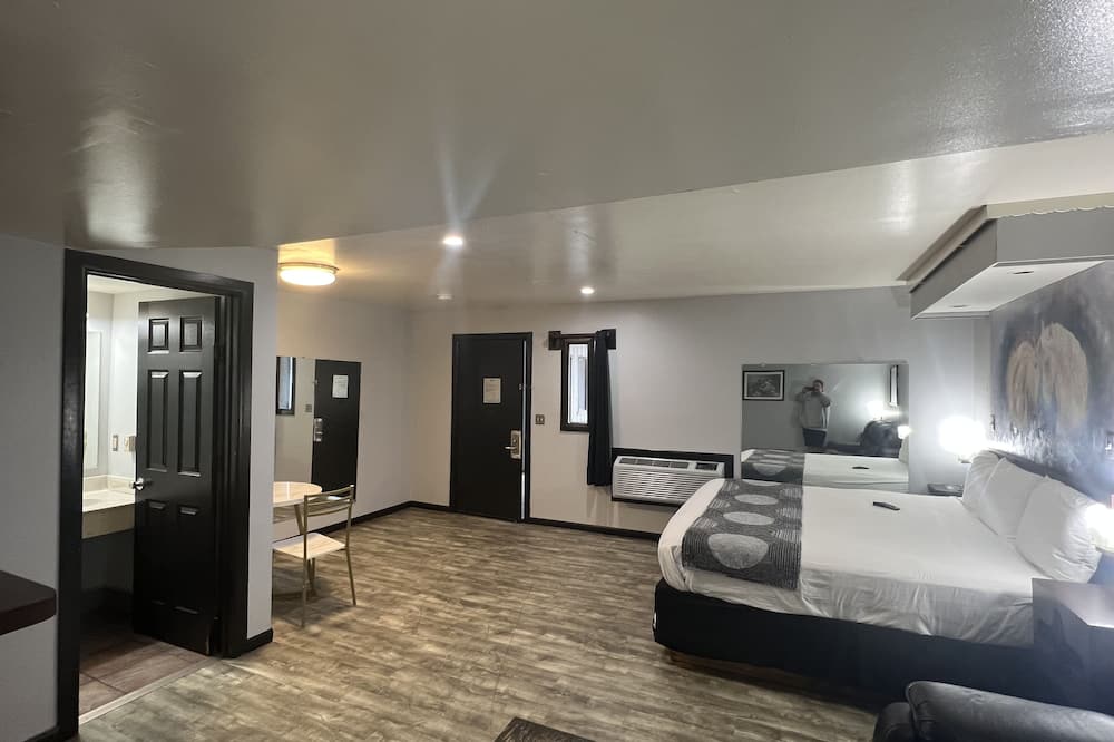 Cindy Lyn Motel