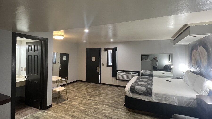 Cindy Lyn Motel