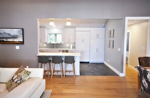 Living area - NEW Listing WATERFRONT sleeps 10 5 bedrooms 4 1/2 bths - dock &  pool STN-23-23 (Oxford)