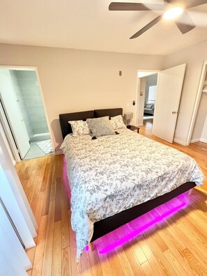 2 عدّة غرف نوم ومكواة/لوح كي وواي فاي وملاءات أسرّة