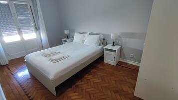 2 quartos, ferros/tábuas de passar roupa, Wi-Fi, roupa de cama