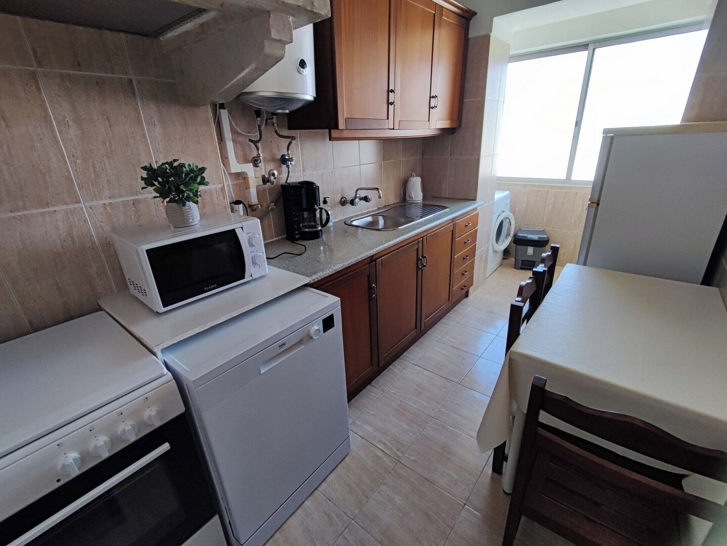 Coffee/tea maker, fridge, microwave, oven