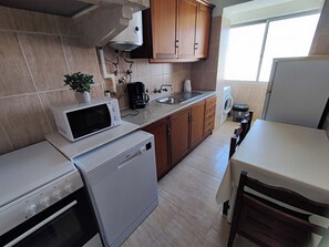 Coffee/tea maker, fridge, microwave, oven