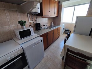 Réfrigérateur, micro-ondes, four, lave-vaisselle