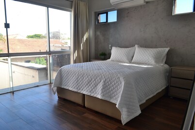 Great location! One bedroom Apartment Downtown. Enjoy the city life!