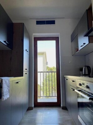 Réfrigérateur, four, plaque de cuisson, lave-vaisselle