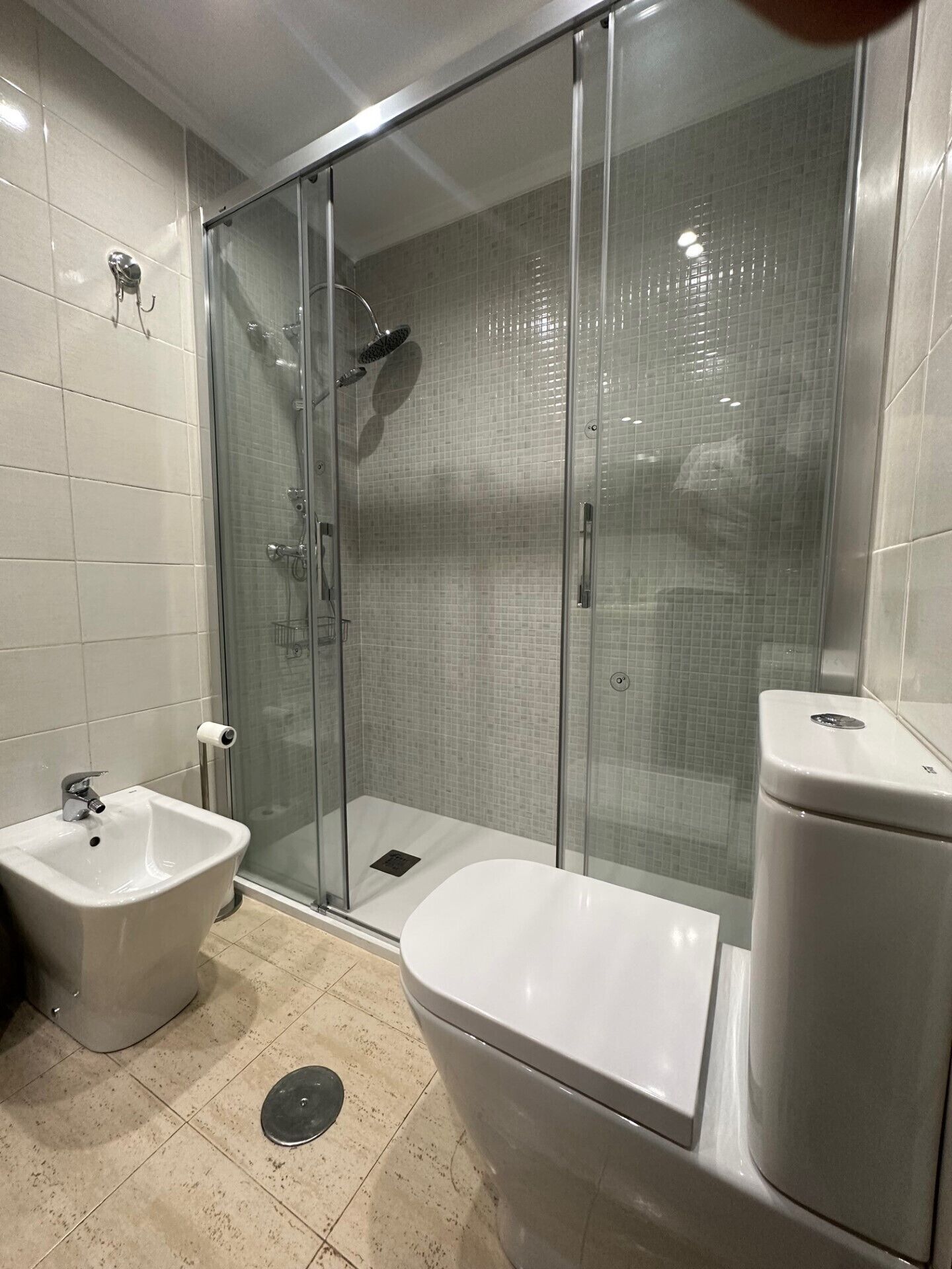 Douche, serviettes fournies