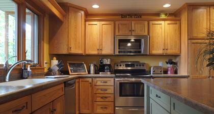 Private Lake Nokomis Sandy, 5 kayaks, 3 canoes, 2 paddle boards, great fishing.