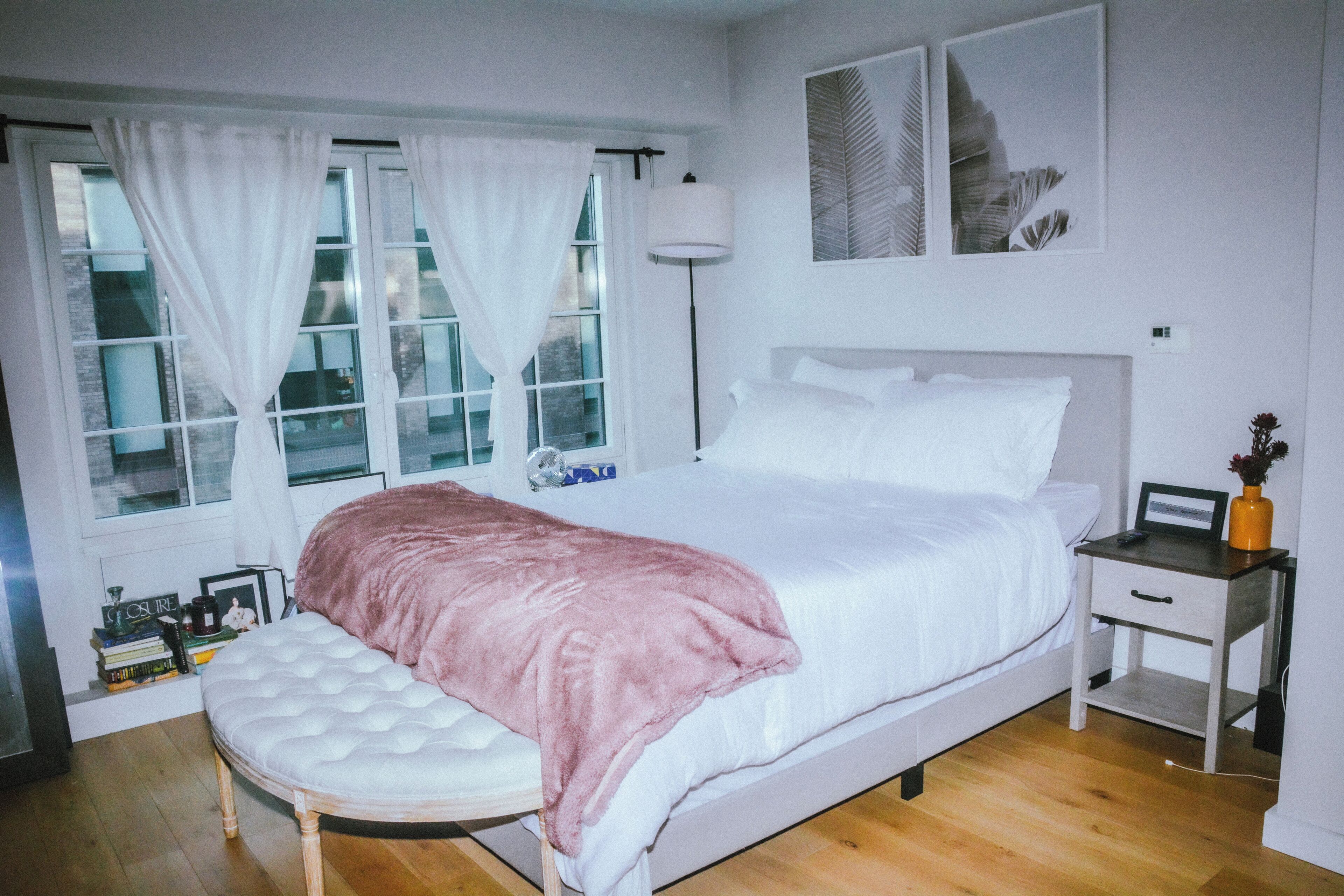 BRIGHT SPACIOUS STUDIO APARTMENT