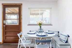 Dining - Newly renovated 2-bedroom cottage by the lake (Buckeye Lake)