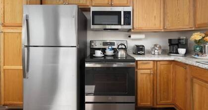 Newly renovated 2-bedroom cottage by the lake