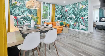 Jungle Getaway Wynwood Massage shower BBQ Patio