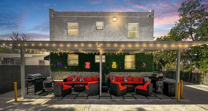 Jungle Getaway Wynwood Massage shower BBQ Patio