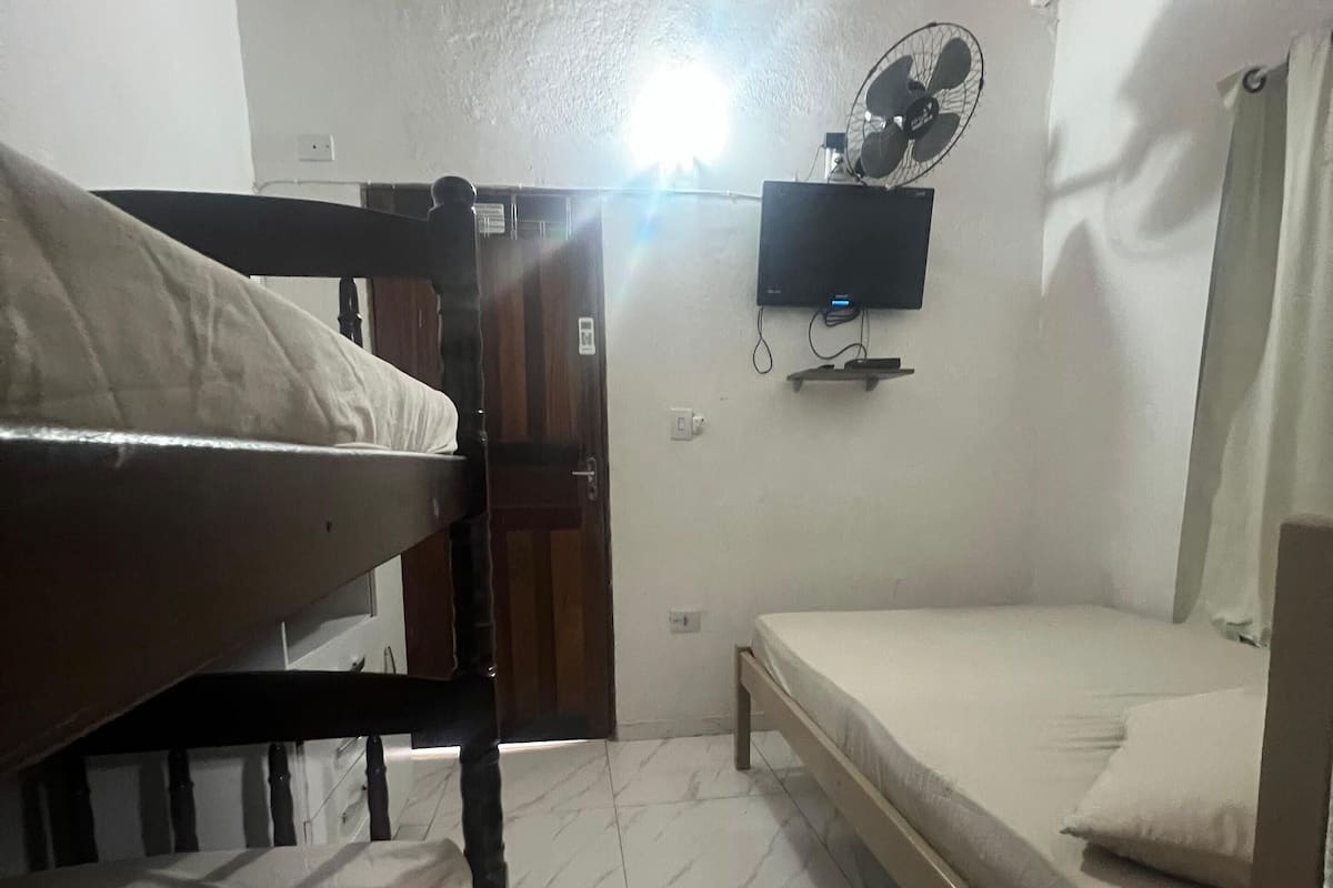 Deluxe Quadruple Room | Free WiFi, bed sheets