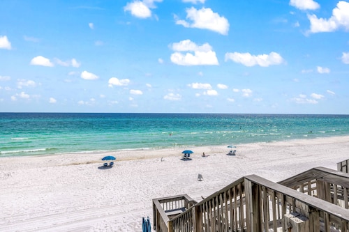 "Xanadu" - Located in the Sunseekers Beachfront Building with Deeded Beach Access