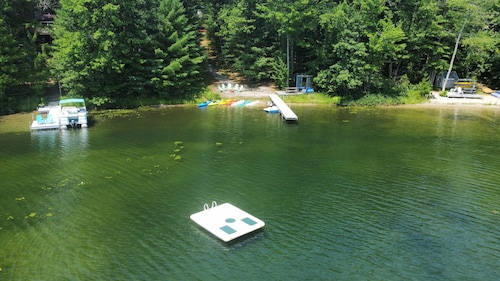The Cub Hill Chalet on Cub Lake - Private Lakefront, Dock, Raft, Water Toys, Huge Deck, and Spa!