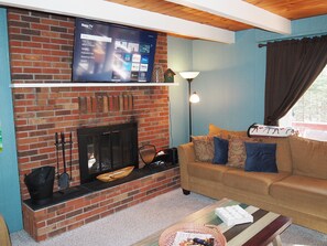 Smart TV, fireplace