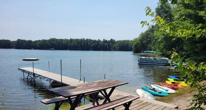 The Cub Hill Chalet on Cub Lake - Private Lakefront, Dock, Raft, Water Toys, Huge Deck, and Spa!