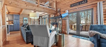 The Hillside Hideaway at Crystal Lake - Gorgeous with Great Outdoor Deck and Spa!