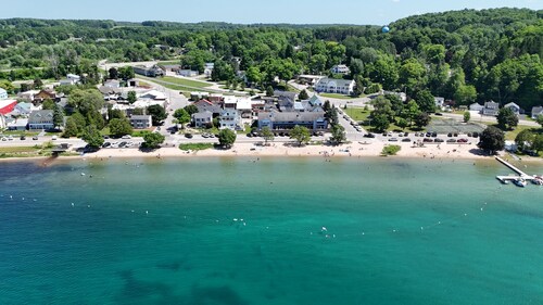 Lil's on the Lake - Vintage Cottage On Crystal Lake, Dog-Friendly, and Short Walk to Downtown Beulah!