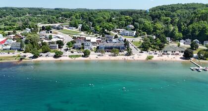 Lil's on the Lake - Vintage Cottage On Crystal Lake, Dog-Friendly, and Short Walk to Downtown Beulah!