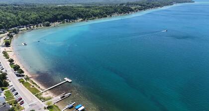 Lil's on the Lake - Vintage Cottage On Crystal Lake, Dog-Friendly, and Short Walk to Downtown Beulah!