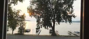 Lil's on the Lake - On Crystal Lake, Dog-Friendly, and Short Walk to Downtown Beulah!