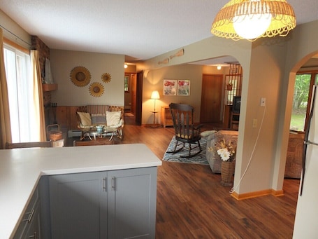 Intérieur. The Maple Cottage - WALK TO BEACH, LAKE MICHIGAN, AND DOWNTOWN!