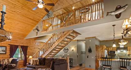 Weatherwood - Gorgeous Luxury Log Cabin with Spa, Sauna, & Games! 8 minutes from Crystal Mountain!