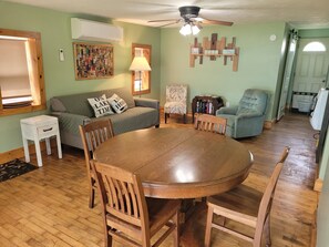TV - The Turk Lake House - Lakefront with Toys and A/C! (Greenville)