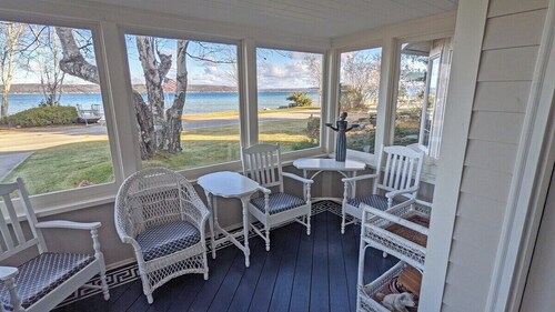 Crystal Lake Paradise - Gorgeous Lakefront Luxury!