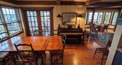 Crystal Lake Paradise - Gorgeous Lakefront Luxury!