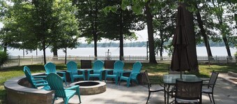 Lorlee - A Large and Luxurious Lakefront Cottage!