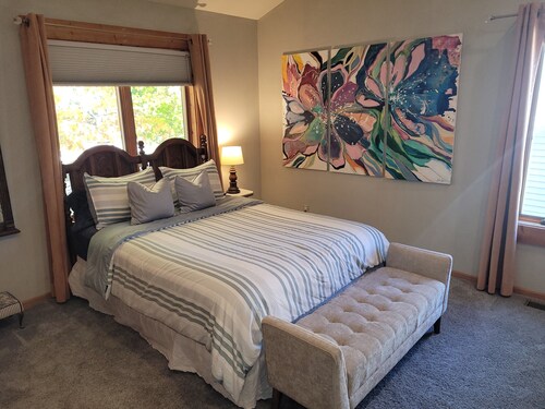 The Coral Castle - Large, Newly-Remodeled, Gorgeous, and Great Location!  Walk to Beach and Downtown!