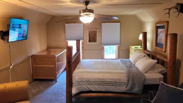 4 間睡房、書桌、熨斗/熨衫板、可攜式嬰兒床