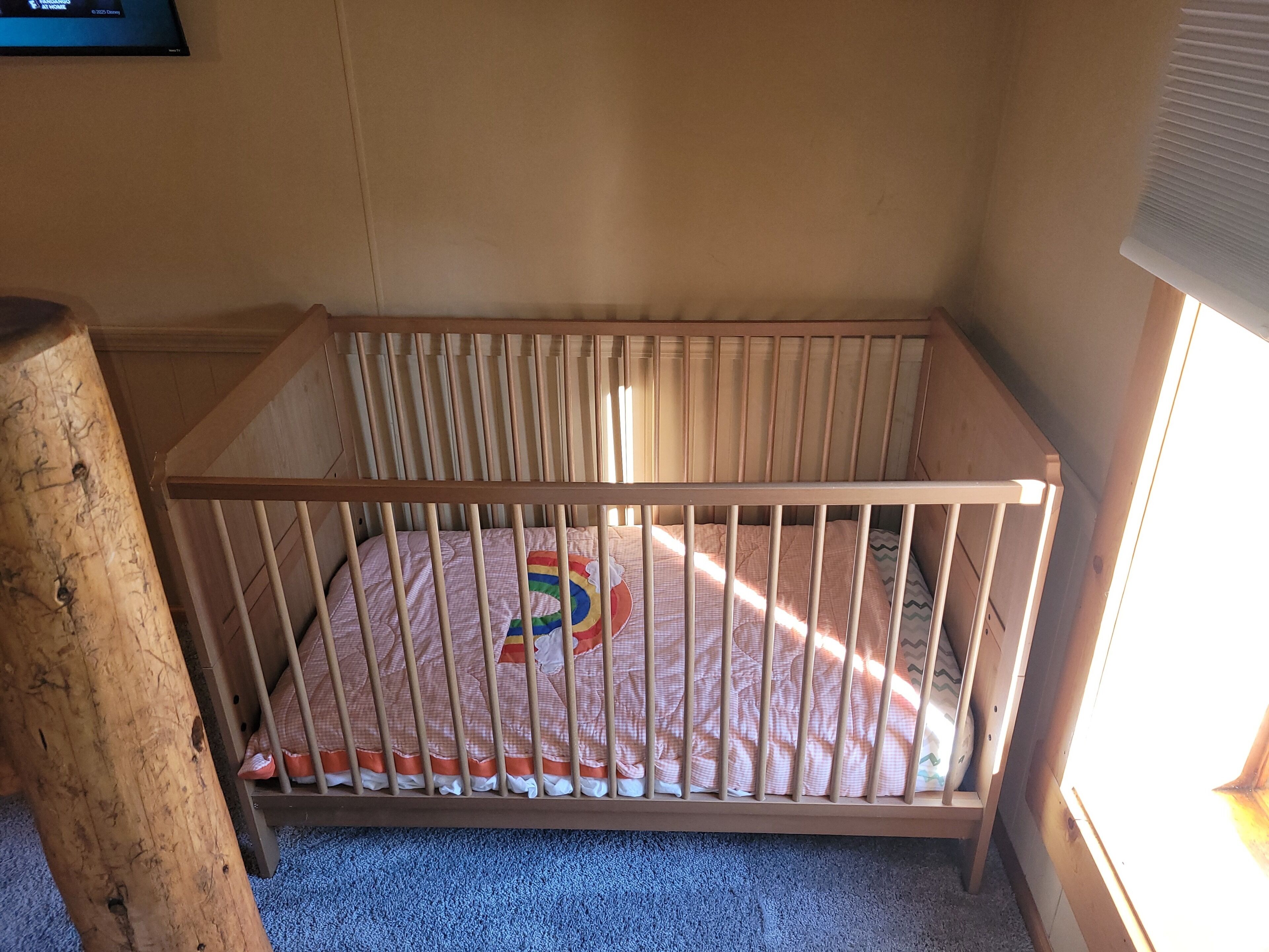 4 bedrooms, desk, iron/ironing board, travel crib